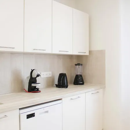 Renovated 2-bedroom Apartamento