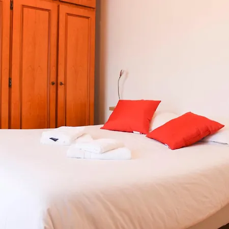 Renovated 2-bedroom Apartamento Drancy